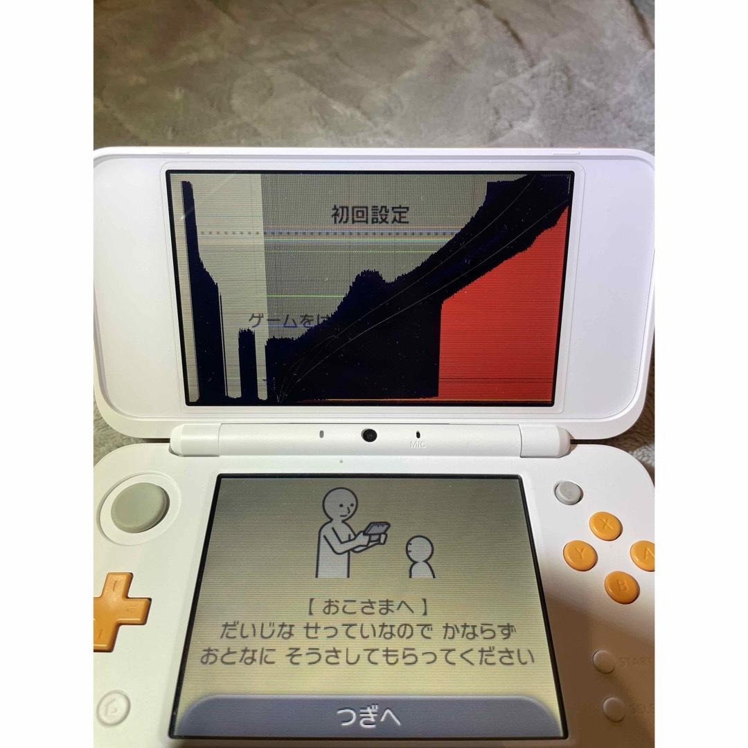 ニンテンドーDS(ニンテンドーDS)のジャンク　上液晶壊れ　Nintendoニンテンドー 2DS LL ホワイト/ エンタメ/ホビーのゲームソフト/ゲーム機本体(携帯用ゲーム機本体)の商品写真