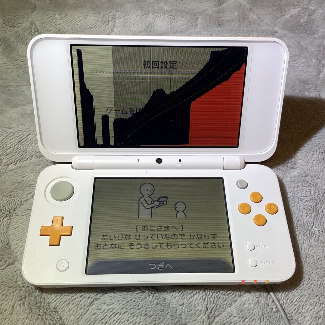 ニンテンドーDS(ニンテンドーDS)のジャンク　上液晶壊れ　Nintendoニンテンドー 2DS LL ホワイト/ エンタメ/ホビーのゲームソフト/ゲーム機本体(携帯用ゲーム機本体)の商品写真