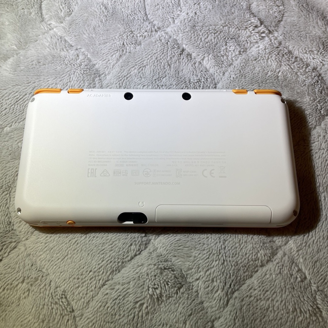 ニンテンドーDS(ニンテンドーDS)のジャンク　上液晶壊れ　Nintendoニンテンドー 2DS LL ホワイト/ エンタメ/ホビーのゲームソフト/ゲーム機本体(携帯用ゲーム機本体)の商品写真