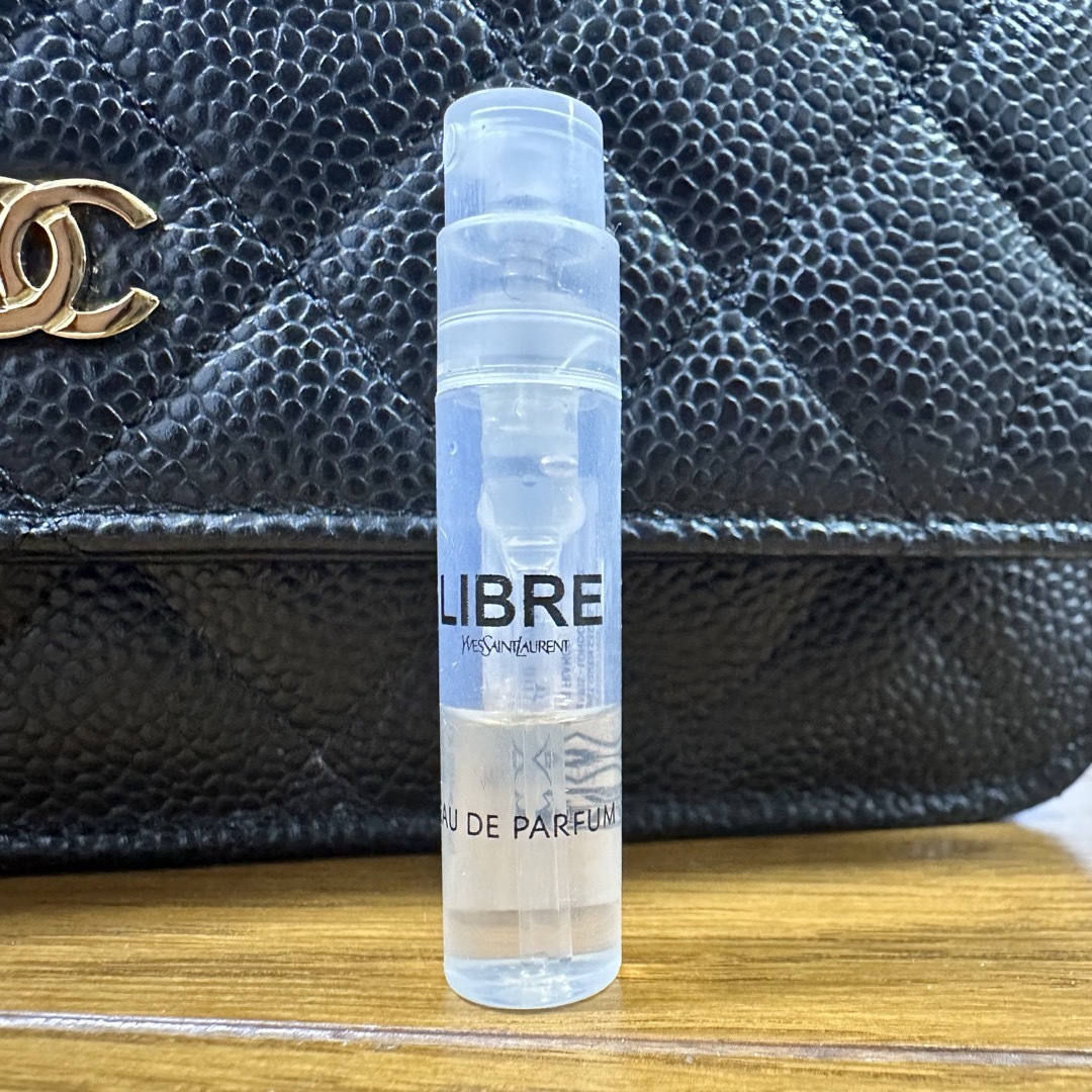 Yves Saint Laurent(イヴサンローラン)のイヴ・サンローラン　YSL LIBRE オーデパルファム　サンプル コスメ/美容の香水(香水(女性用))の商品写真
