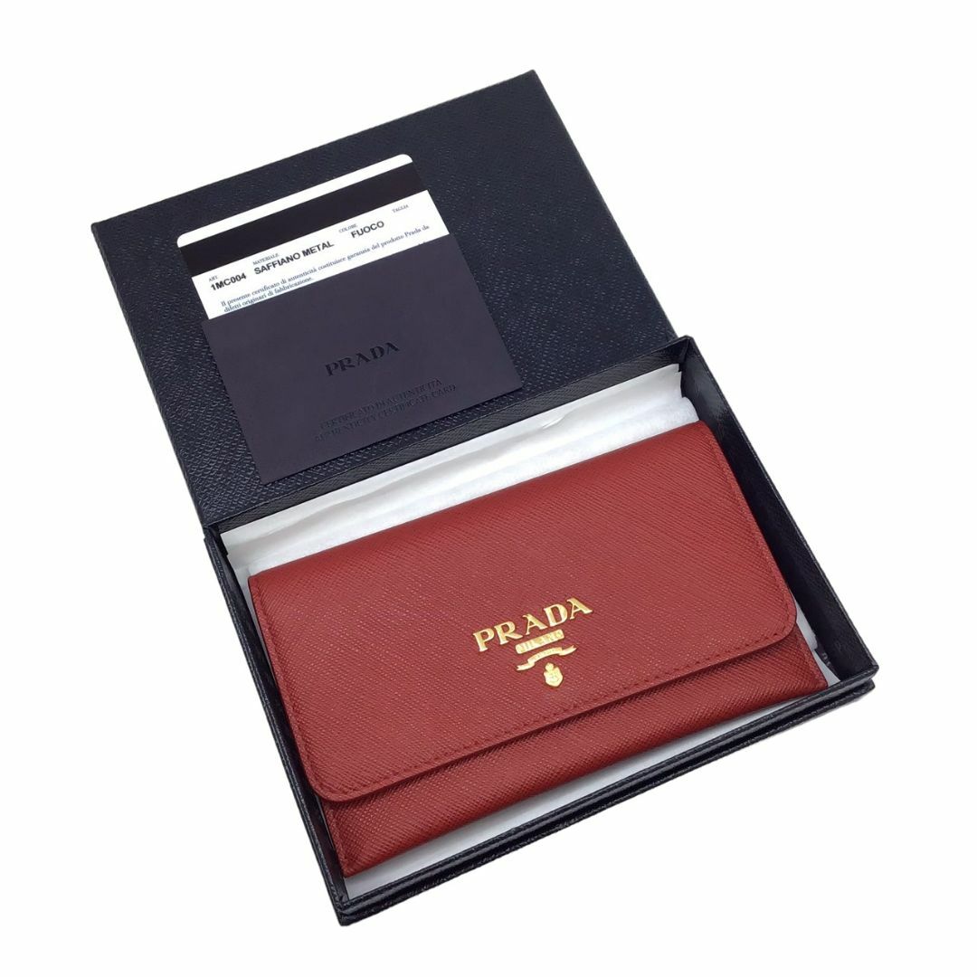 PRADA(プラダ)のPRADA　プラダ　カードケース　1MC004　サフィアーノ　レッド　赤　ゴールド金具　パスケース　ポーチ　小物入れ　名刺入れ　レザーグッズ　レディース　メンズ　ユニセックス レディースのファッション小物(名刺入れ/定期入れ)の商品写真