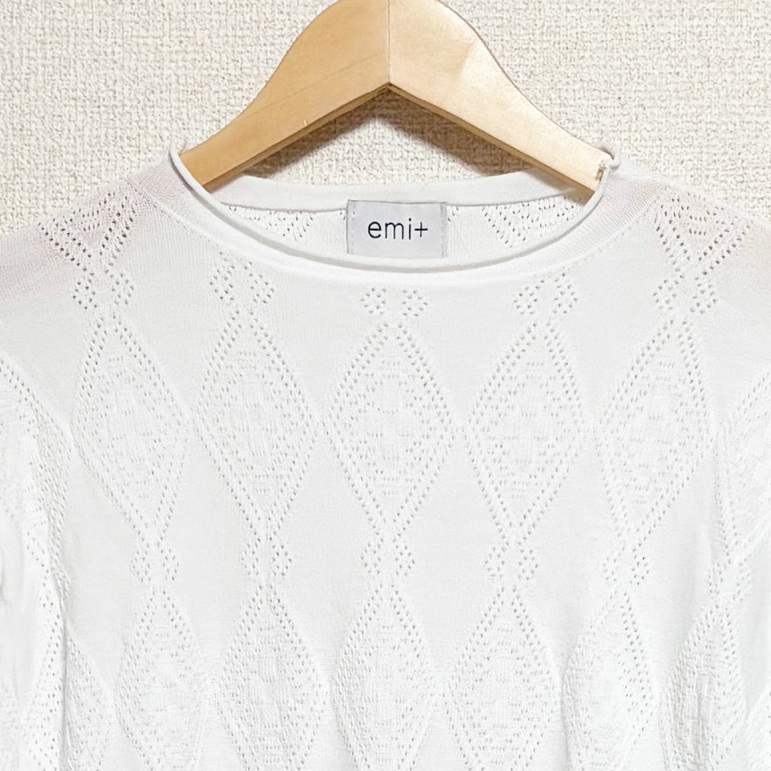 emi+ エミプラス　ニットトップス　半袖　白　編み目柄　ホワイト　透け感 レディースのトップス(ニット/セーター)の商品写真