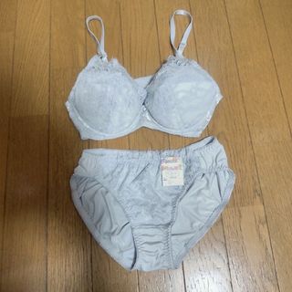 ブラジャーショーツセット　C75cm／Ｌレース仕様グレー　胸中心プチダイヤ風付き(ブラ&ショーツセット)