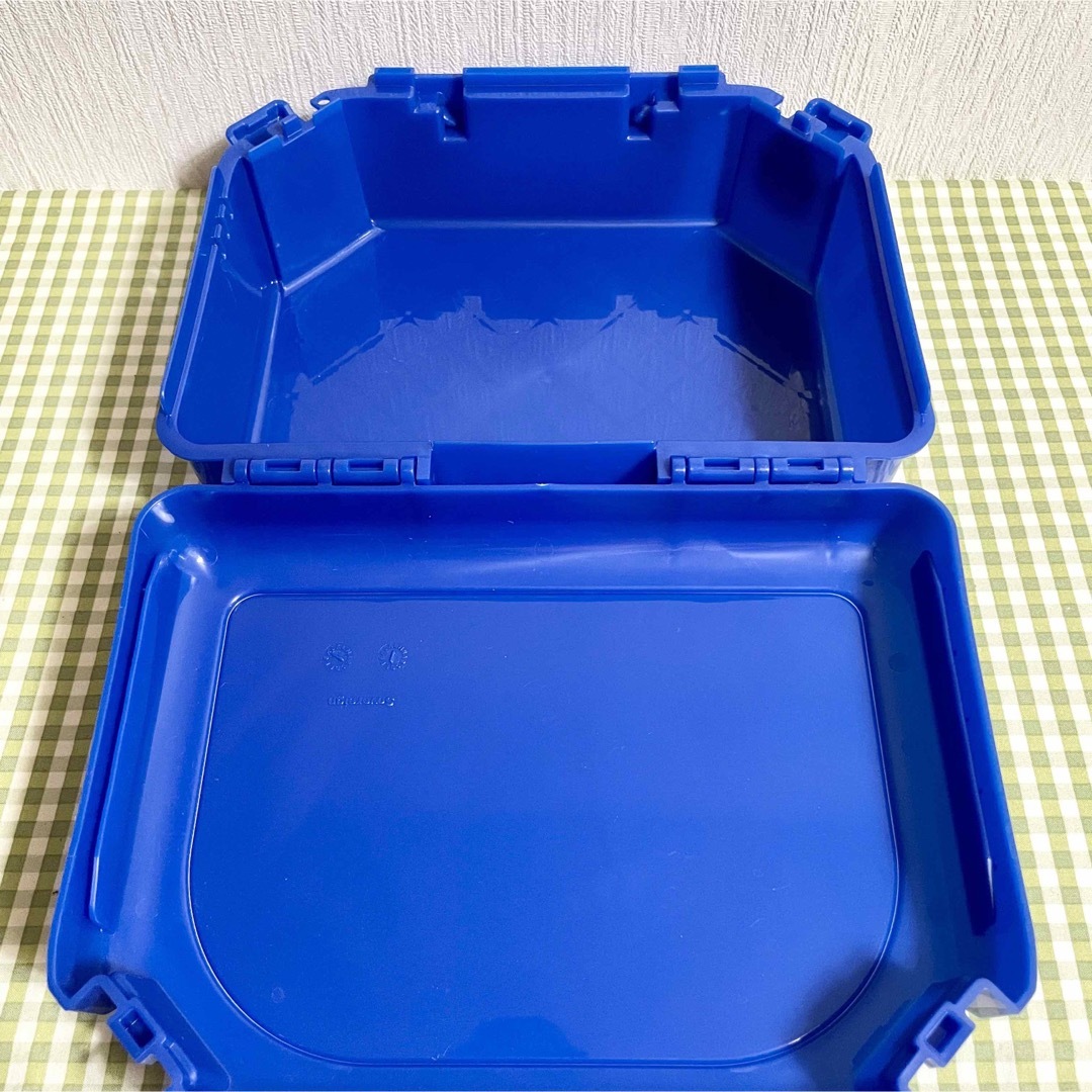 昭和レトロやアメリカンなステッカーが映えそうです。プラスチックケース 青 キッズ/ベビー/マタニティの寝具/家具(収納/チェスト)の商品写真