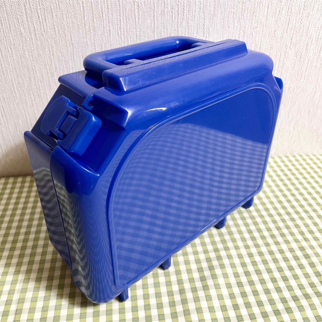 昭和レトロやアメリカンなステッカーが映えそうです。プラスチックケース 青 キッズ/ベビー/マタニティの寝具/家具(収納/チェスト)の商品写真