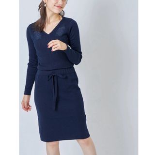 トッコクローゼット(TOCCO closet)の【新品】トッコ クローゼットウエストりぼん袖口パールフラワー刺繍ニットワンピース(ひざ丈ワンピース)