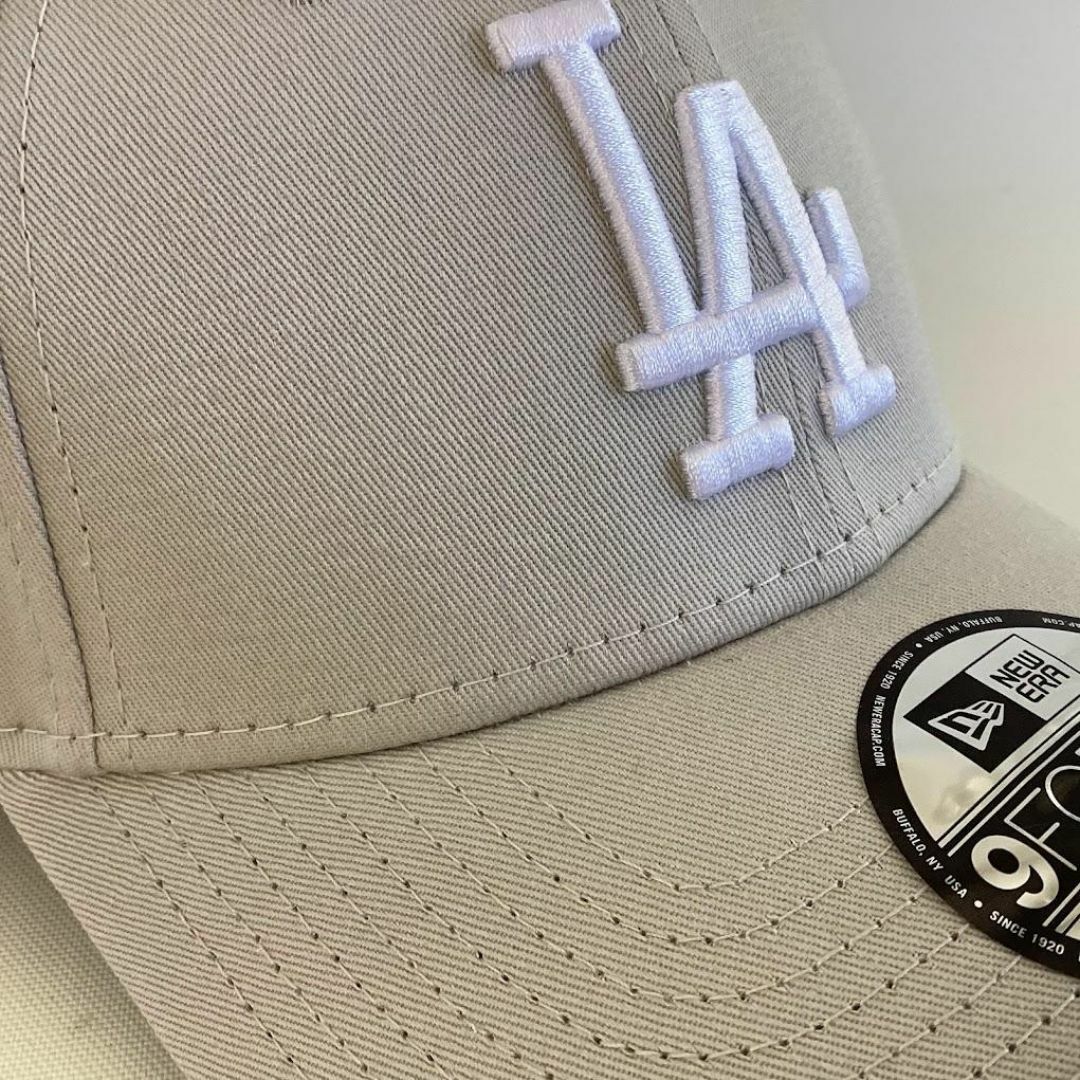 NEW ERA(ニューエラー)の【新品】ニューエラ MLB LA ドジャース 9Forty （ライトグレー） メンズの帽子(キャップ)の商品写真