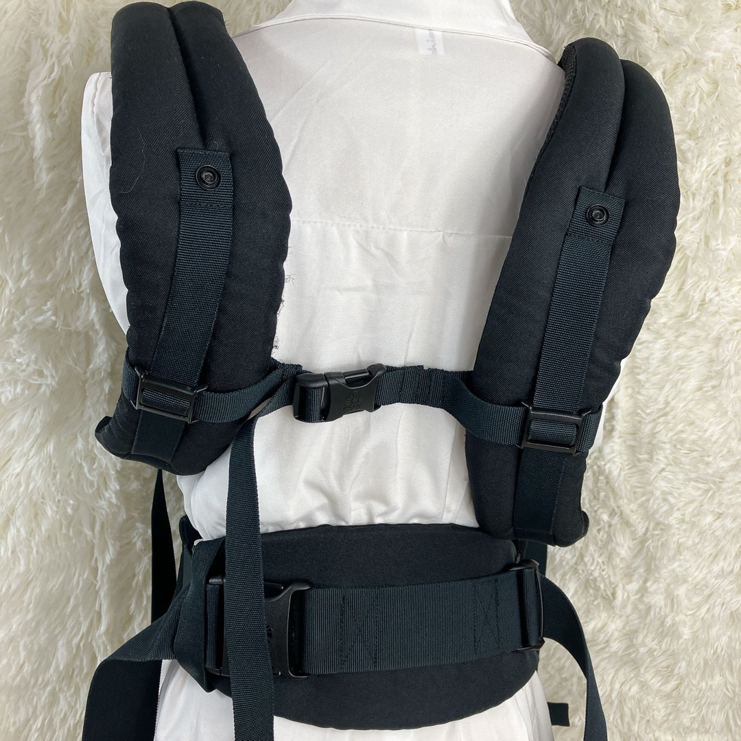 Ergobaby(エルゴベビー)のエルゴ　オムニ360 クールエア　ブラック　抱っこ紐 キッズ/ベビー/マタニティの外出/移動用品(抱っこひも/おんぶひも)の商品写真