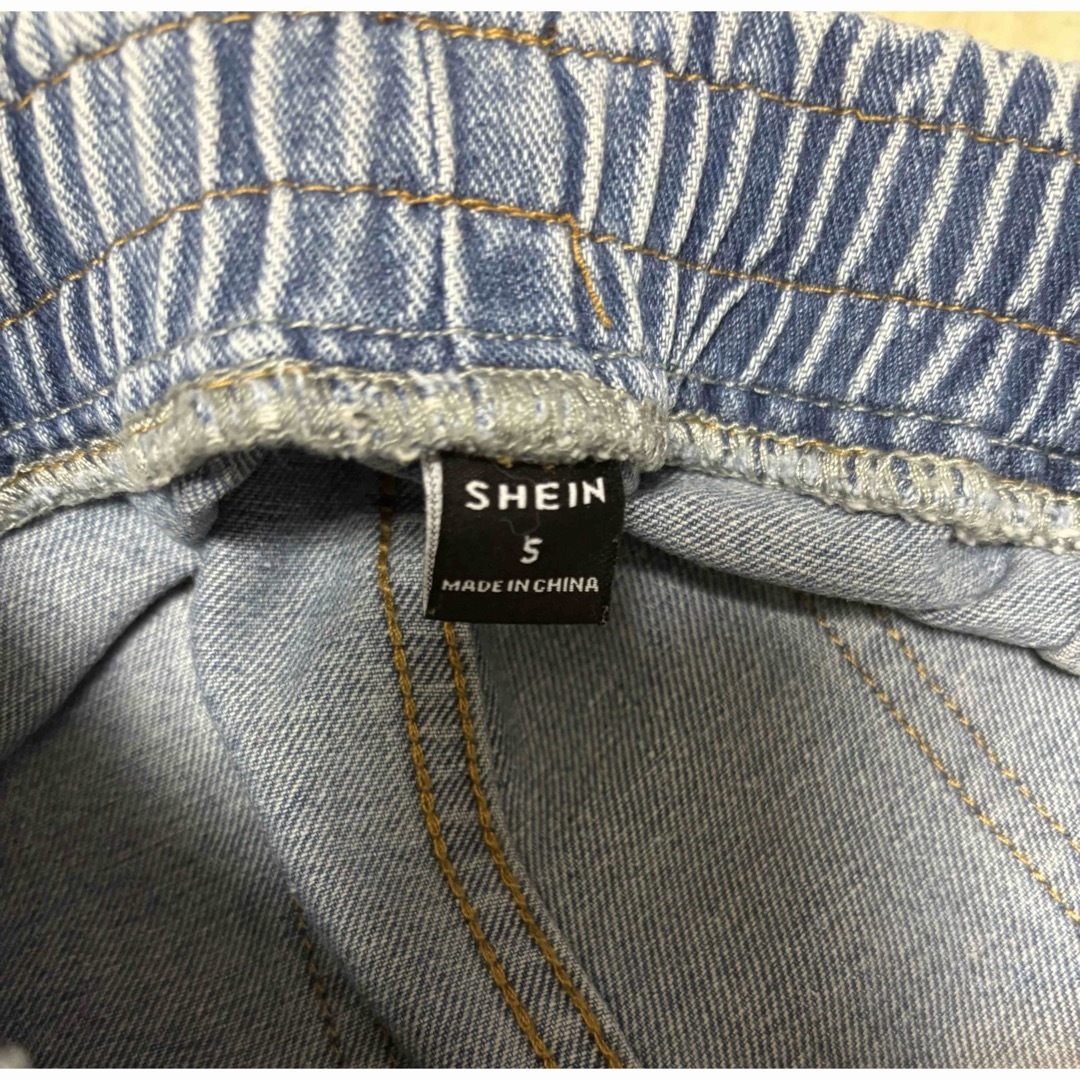 SHEIN(シーイン)の90.SHEIN.ワッペン付ダメージ加工ドローストリングウエストジョガージーンズ メンズのパンツ(デニム/ジーンズ)の商品写真