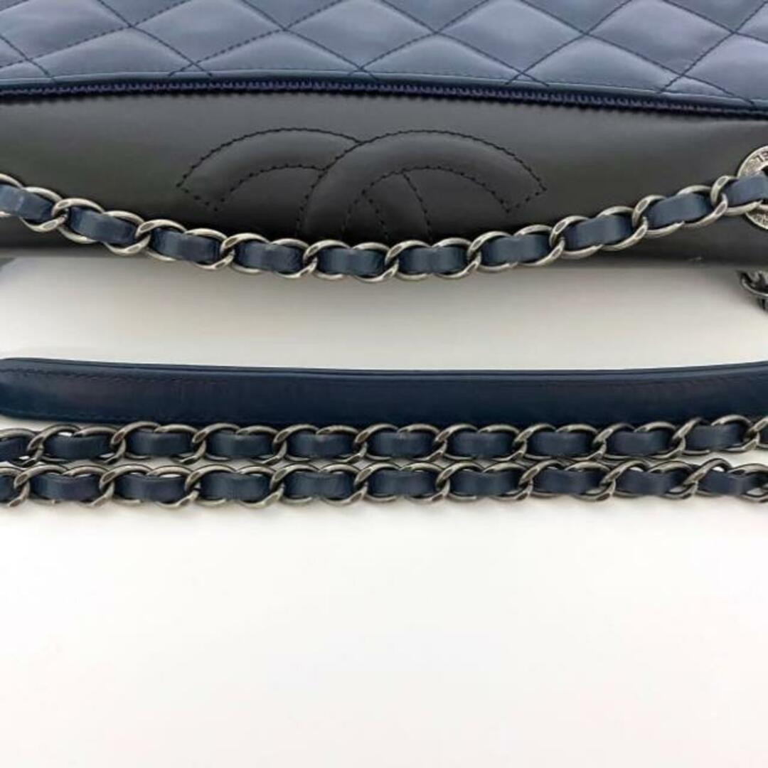 CHANEL - シャネル チェーン ショルダーバッグ ネイビー CHANEL - シャネル チェーン ショルダーバッグ ネイビー