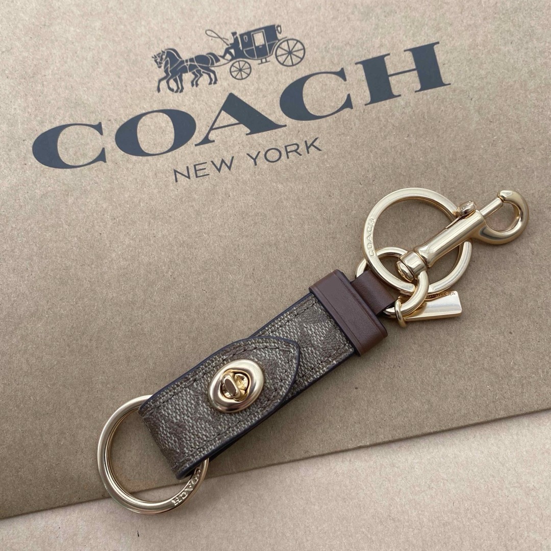 COACH(コーチ)のキーケース　キーホルダー　キーリング　タン　ゴールド レディースのファッション小物(キーホルダー)の商品写真