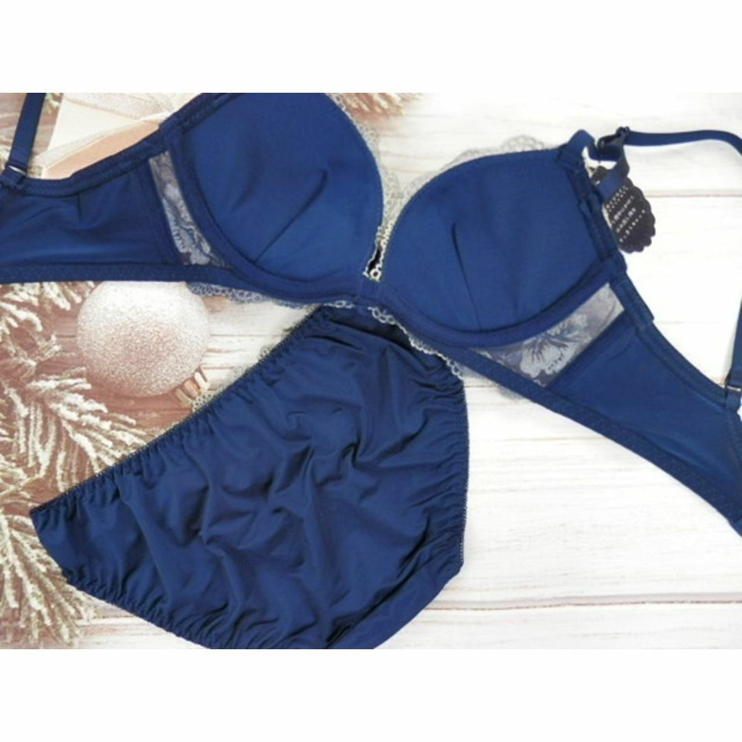 c050 B70/M 脇高ブラ＆ショーツセット 下着 紺系 フラワー刺繍 レディースの下着/アンダーウェア(ブラ&ショーツセット)の商品写真