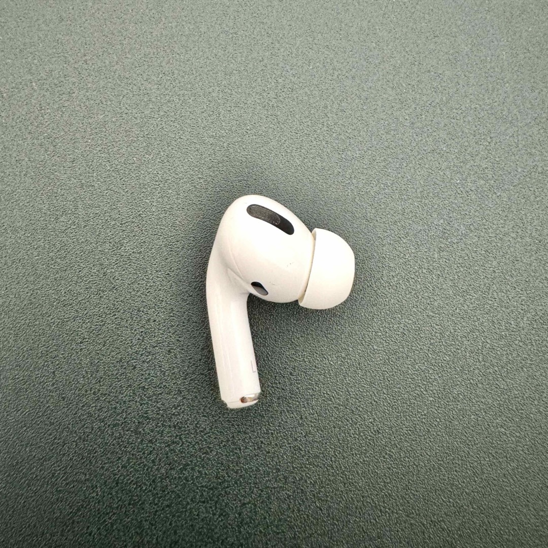 Apple(アップル)の【左耳のみ】APPLE AirPods Pro 第1世代  スマホ/家電/カメラのオーディオ機器(ヘッドフォン/イヤフォン)の商品写真