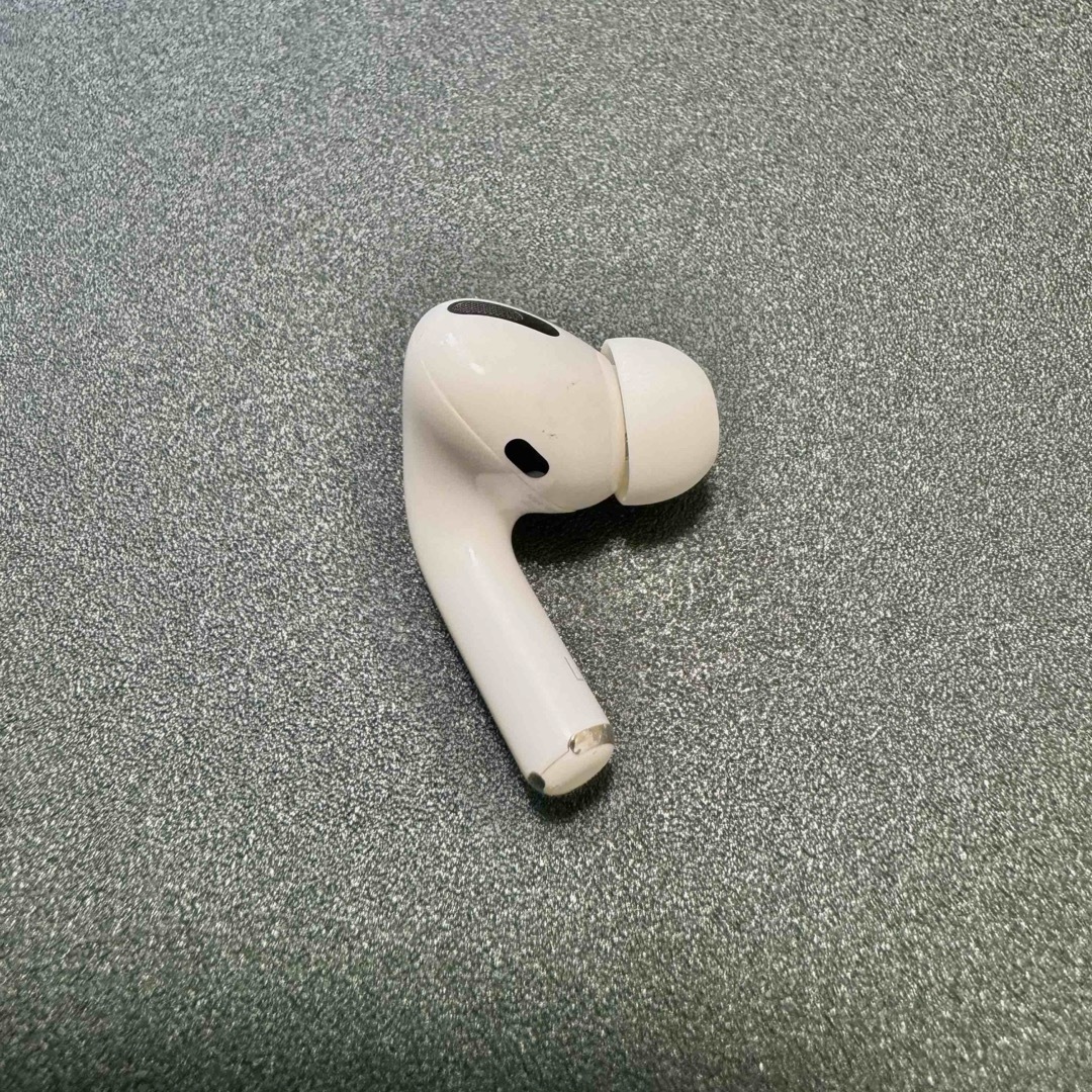 Apple(アップル)の【左耳のみ】APPLE AirPods Pro 第1世代  スマホ/家電/カメラのオーディオ機器(ヘッドフォン/イヤフォン)の商品写真