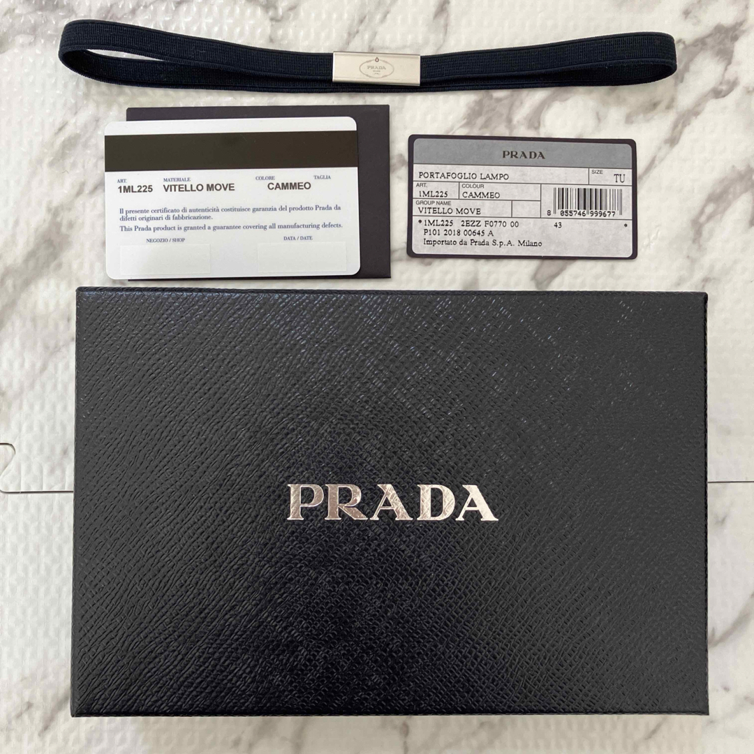 PRADA(プラダ)のPRADA プラダ　折り財布　二つ折り財布　ウォレット レディースのファッション小物(財布)の商品写真