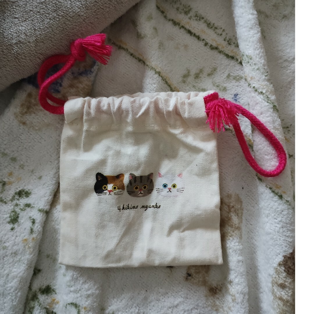 猫　巾着ポーチ　ミニ レディースのファッション小物(ポーチ)の商品写真