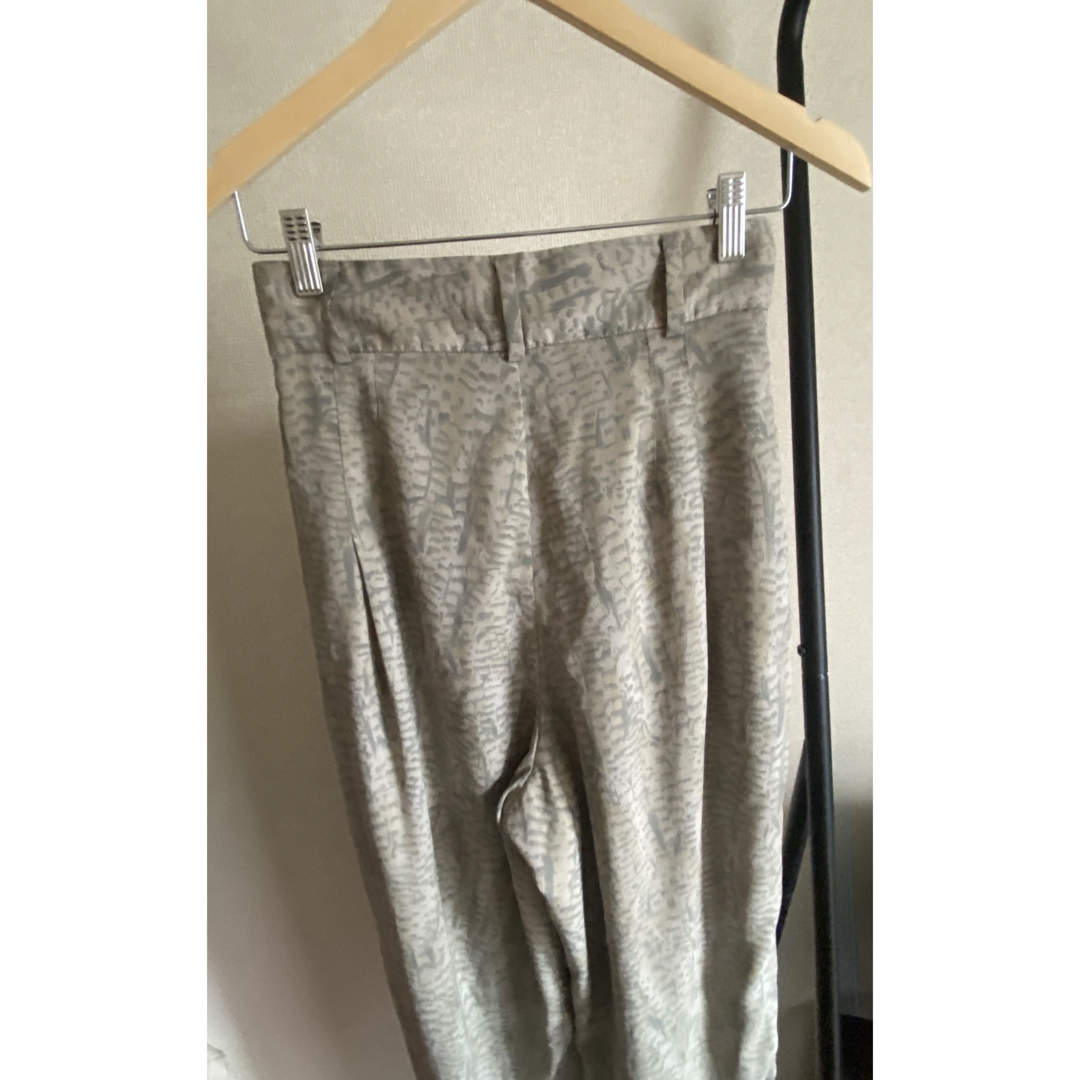 CLANE(クラネ)の【美品】CLANE HIGH WAIST PYTHON PANTS 1 Sサイズ レディースのパンツ(カジュアルパンツ)の商品写真