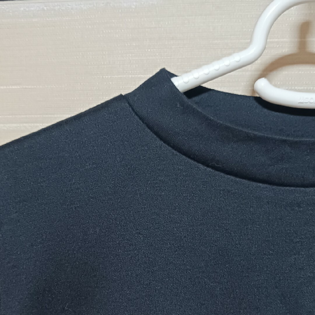 しまむら(シマムラ)の新品 未使用 Tシャツ カットソー 長袖 黒 ブラック プチ ハイネック レディースのトップス(Tシャツ(長袖/七分))の商品写真