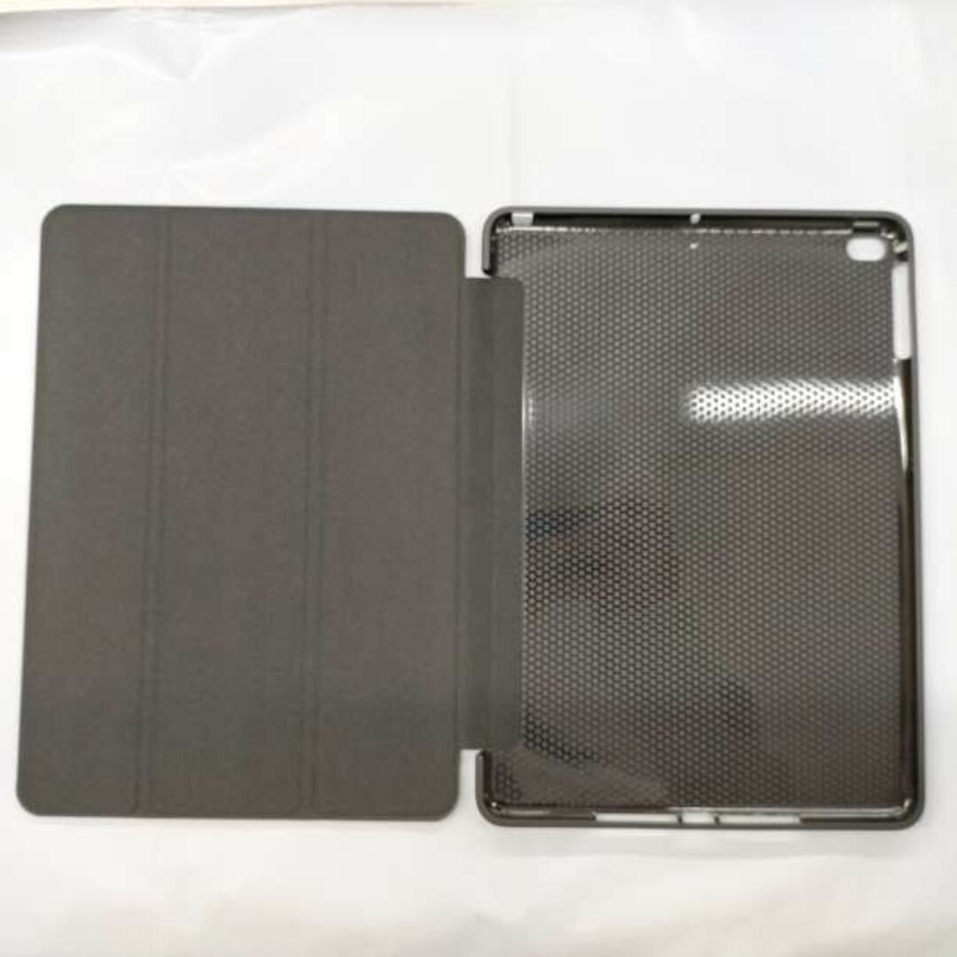iPadカバー ブラック 第5世代 第6世代 オートスリープ対応 スタンド スマホ/家電/カメラのPC/タブレット(タブレット)の商品写真