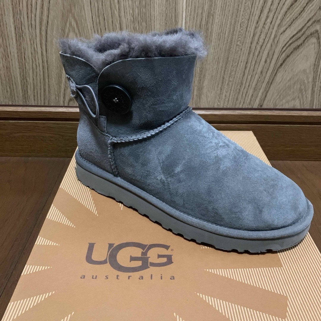 UGG(アグ)のUGG W MINI BAILEY BUTTON レディースの靴/シューズ(ブーツ)の商品写真