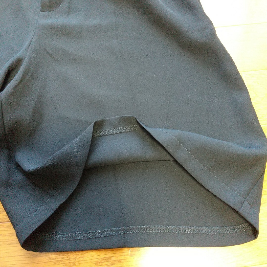 GU(ジーユー)のGU ジーユー センタープレスバミューダパンツ 黒  Mサイズ レディースのパンツ(ショートパンツ)の商品写真