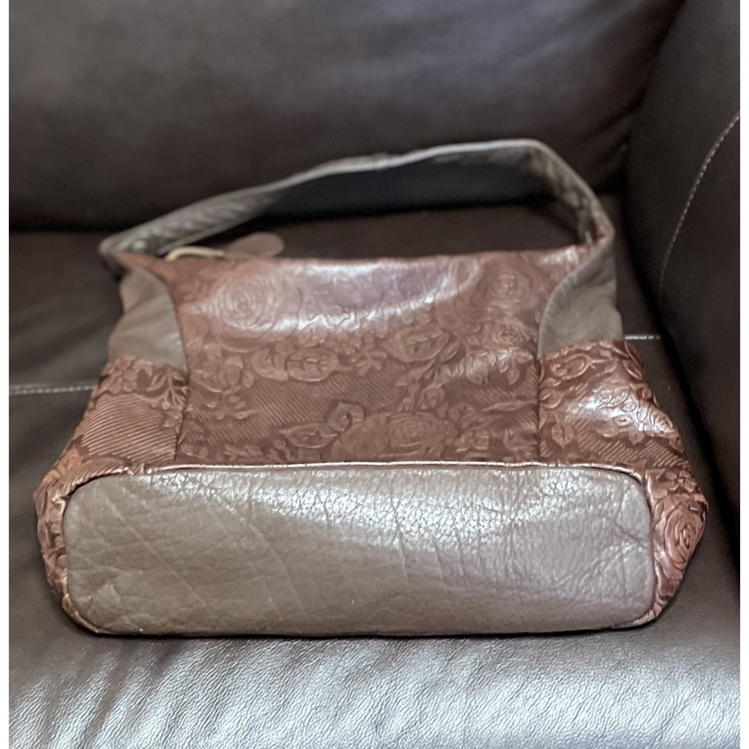 IBIZA(イビザ)のibiza ワンショルダー　薔薇　サイドポケット　イビサ  イビザ レディースのバッグ(ショルダーバッグ)の商品写真
