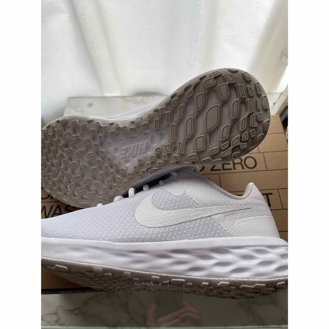 【新品同様】ナイキ NIKE WSレボリューション6／24.5cm レディースの靴/シューズ(スニーカー)の商品写真