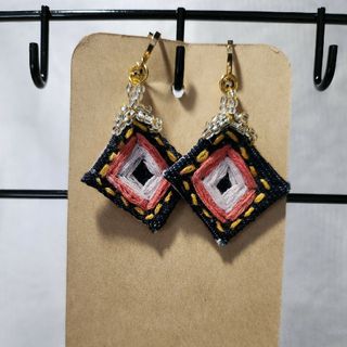 デニム　刺繍ビーズイヤリング(イヤリング)