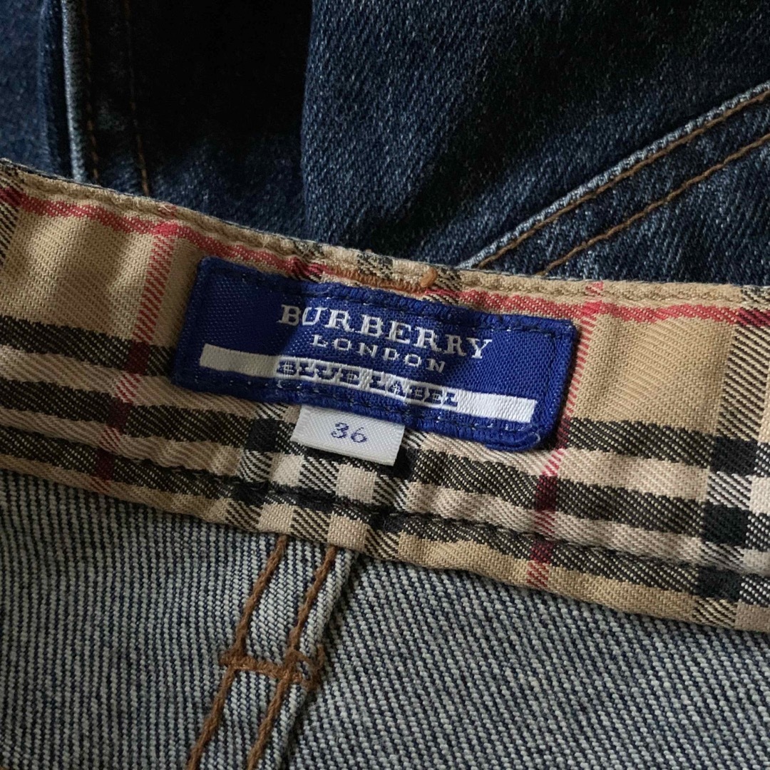 BURBERRY BLUE LABEL(バーバリーブルーレーベル)の定2.8万　 バーバリーブルーレーベル　スタッズクロップドデニムパンツ36 レディースのパンツ(デニム/ジーンズ)の商品写真