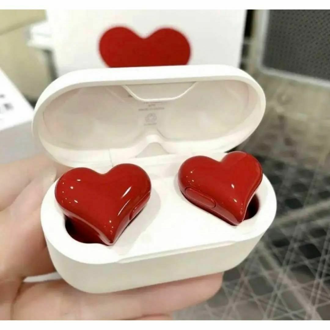 イヤホン　レッド ハート型イヤホン　かわいい Heart Buds ワイヤレス スマホ/家電/カメラのオーディオ機器(ヘッドフォン/イヤフォン)の商品写真