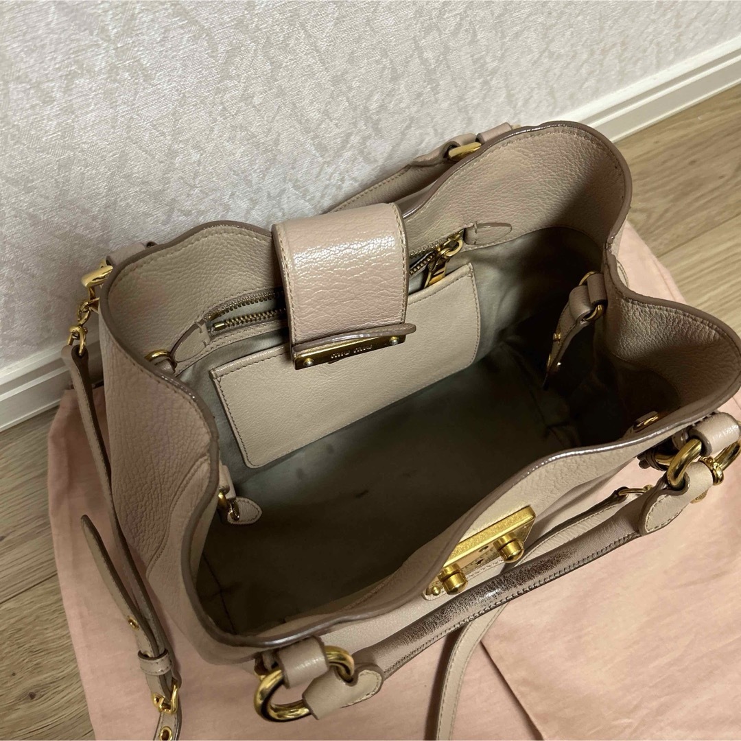 miumiu(ミュウミュウ)のMIUMIU ハンドバッグ ショルダーバッグ レディースのバッグ(ハンドバッグ)の商品写真