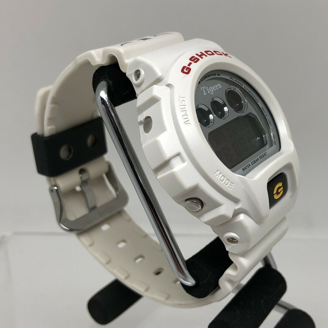 G-SHOCK(ジーショック)のG-SHOCK ジーショック CASIO カシオ 腕時計 DW-6900BTG-7JR 阪神タイガース 2014年 コラボ ホワイト 三つ目 メンズ メンズの時計(腕時計(デジタル))の商品写真