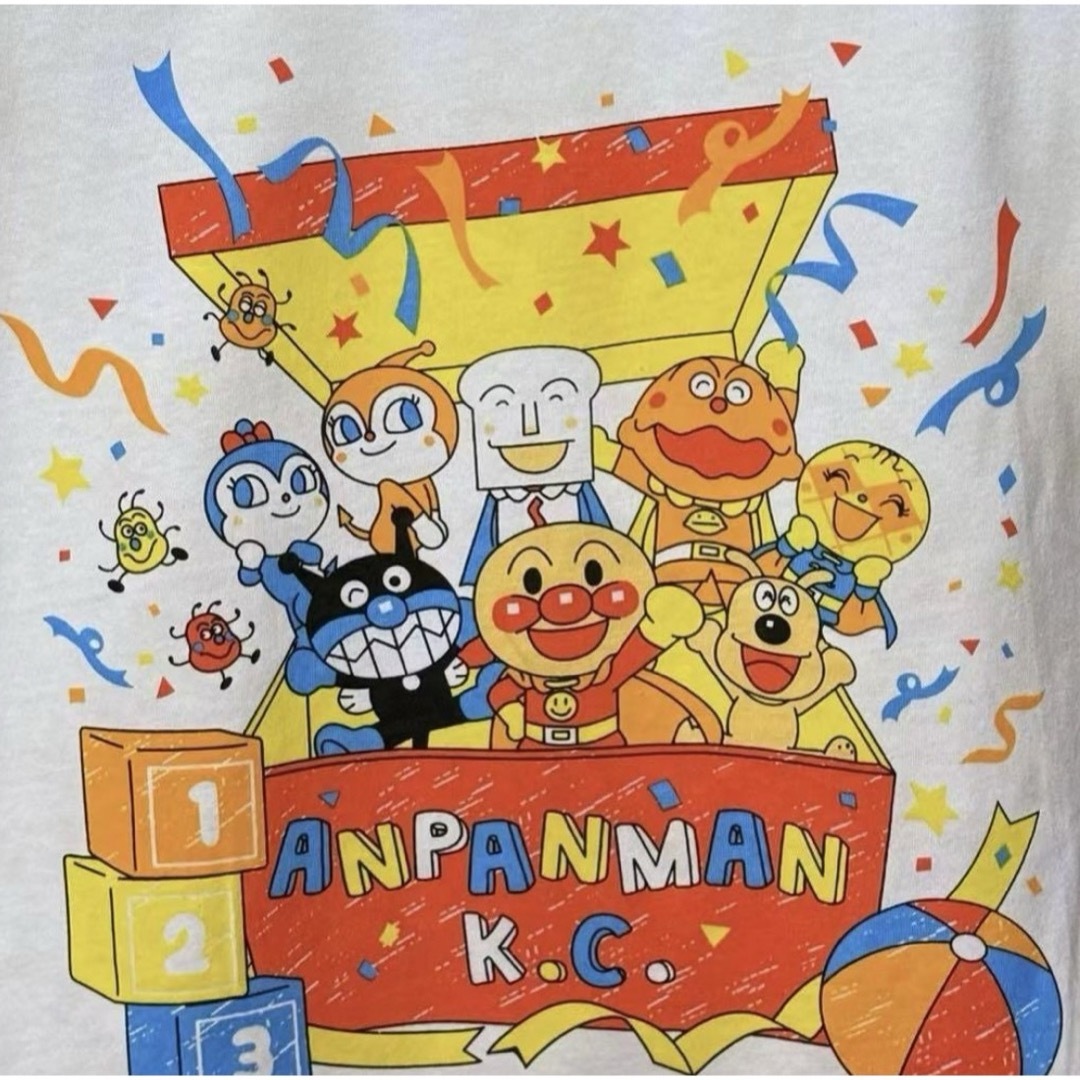 【新品】アンパンマン　子供Tシャツ　半袖　100 おもちゃ箱 キッズ/ベビー/マタニティのキッズ服女の子用(90cm~)(Tシャツ/カットソー)の商品写真