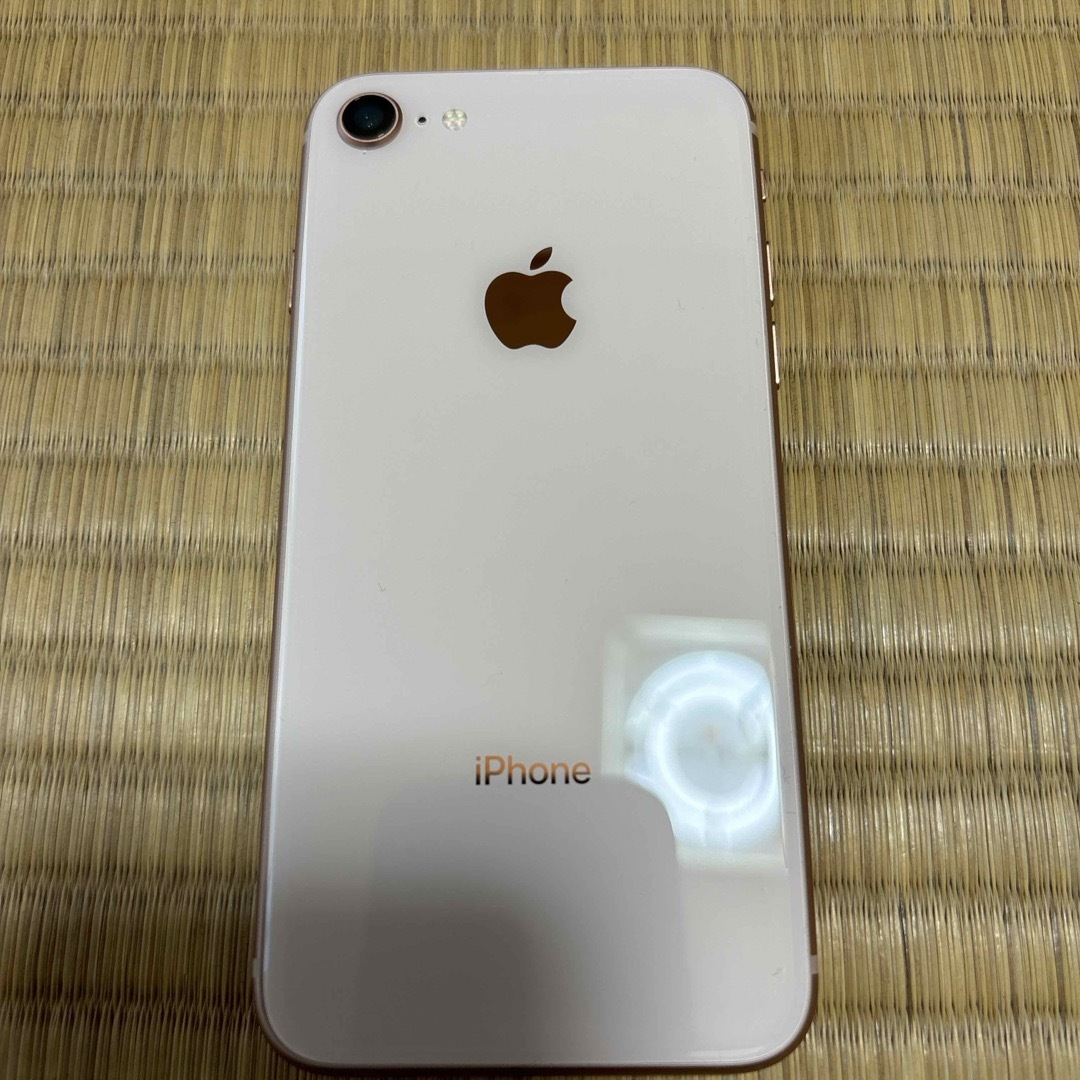 iPhone(アイフォーン)のiPhone8 64GB simロックなし 本体のみ スマホ/家電/カメラのスマートフォン/携帯電話(スマートフォン本体)の商品写真