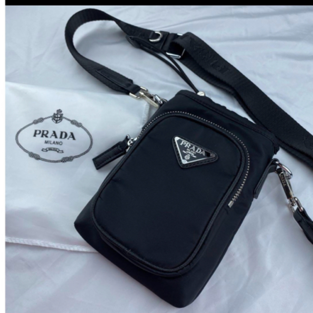 PRADA(プラダ)の新品　PRADA  プラダ　ノベルティ　スマートフォン　ショルダーバック レディースのバッグ(ショルダーバッグ)の商品写真