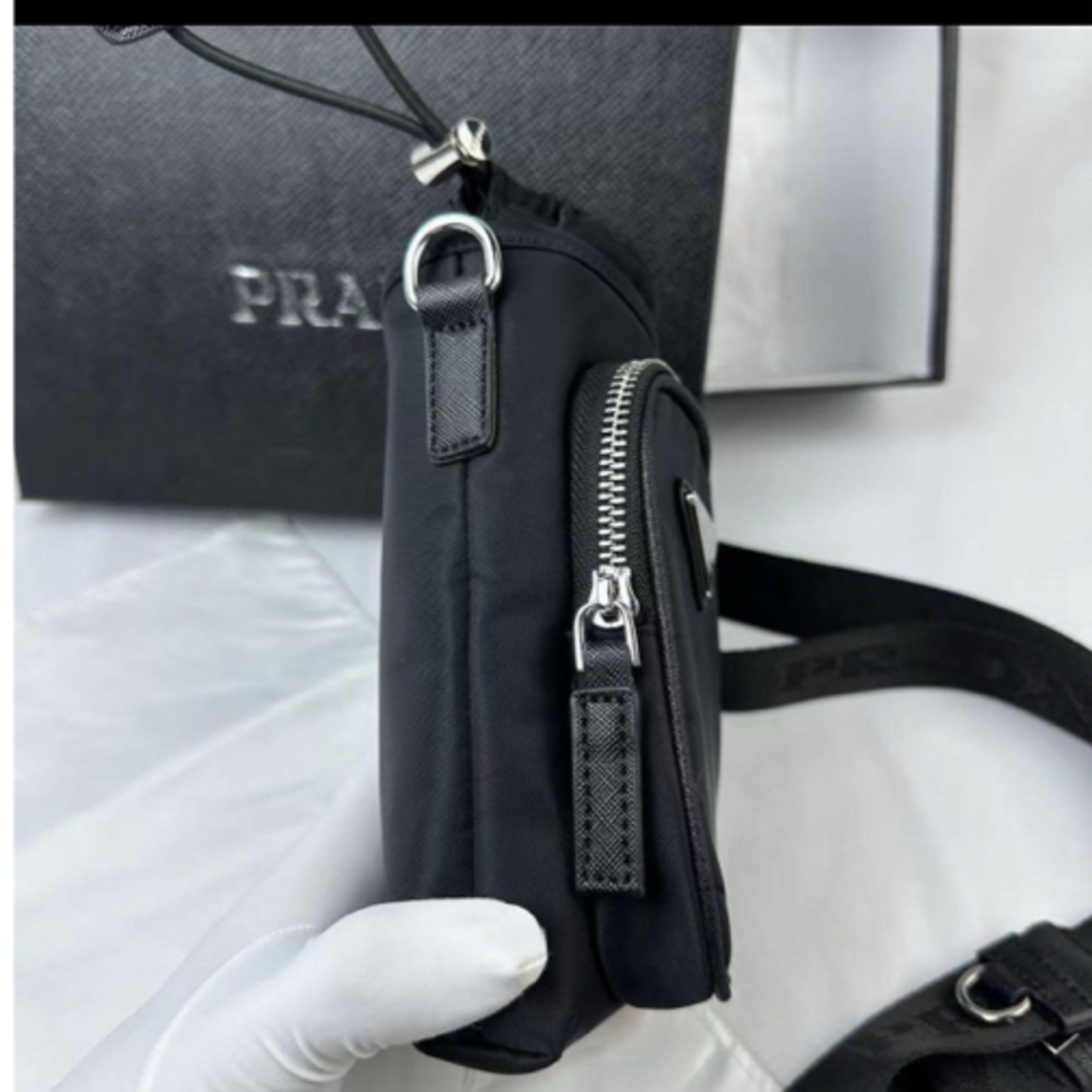 PRADA(プラダ)の新品　PRADA  プラダ　ノベルティ　スマートフォン　ショルダーバック レディースのバッグ(ショルダーバッグ)の商品写真