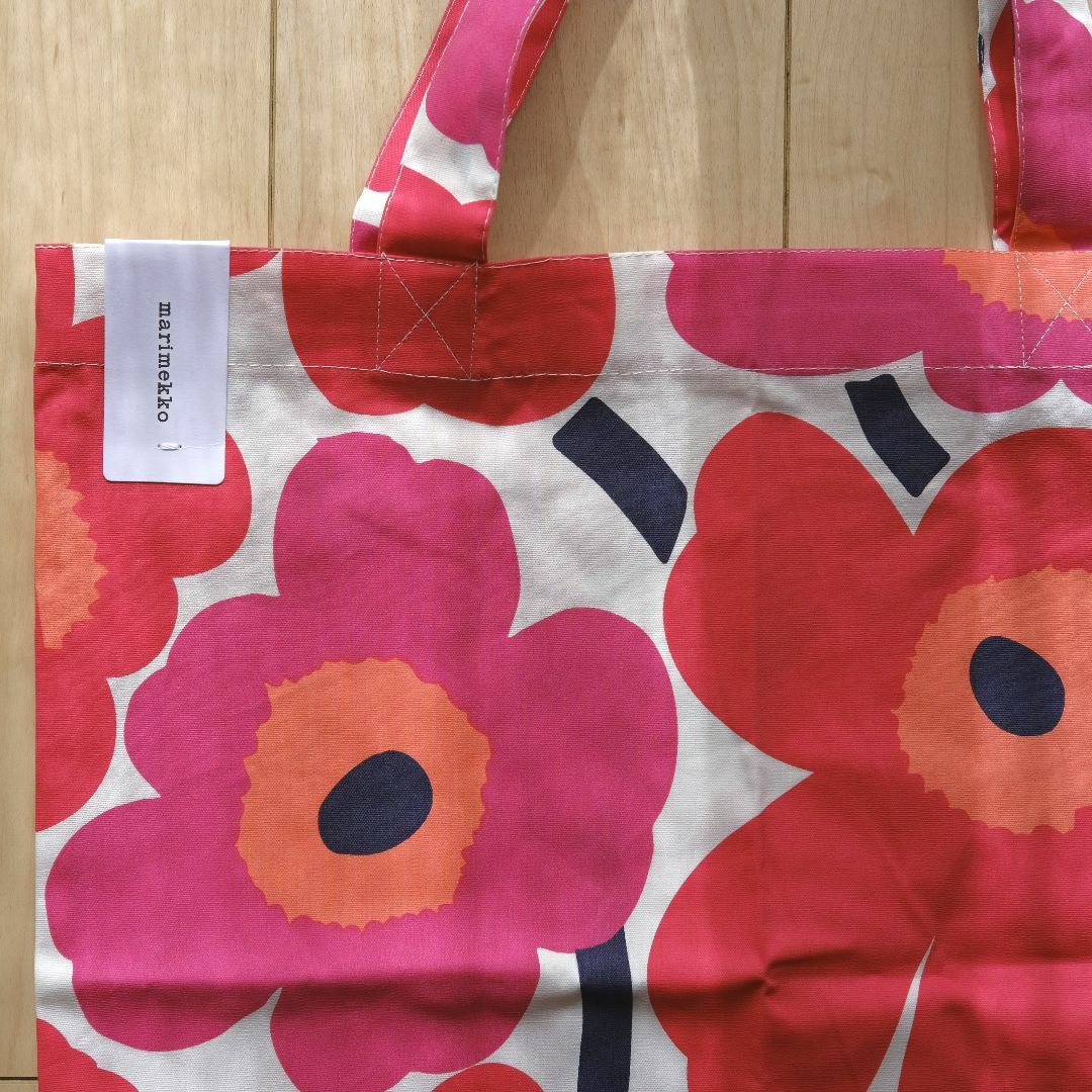 marimekko(マリメッコ)のマリメッコウニッコトートバック　エコバッグ 赤色 花 レディースのバッグ(トートバッグ)の商品写真