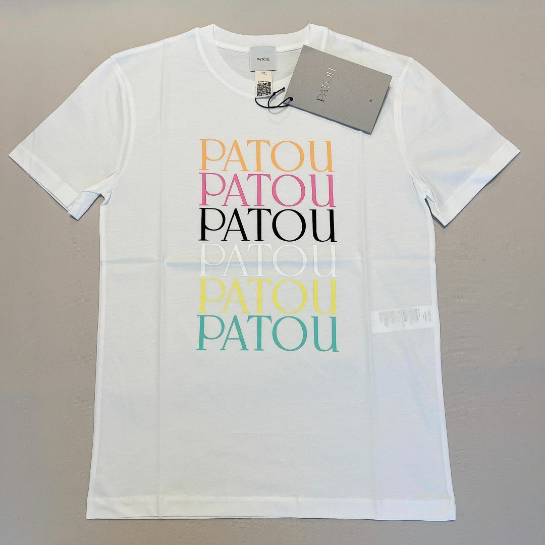 PATOU(パトゥ)のPATOU パトゥ！パトゥ！パトゥ！ロゴ プリント コットン Tシャツ レディースのトップス(Tシャツ(半袖/袖なし))の商品写真