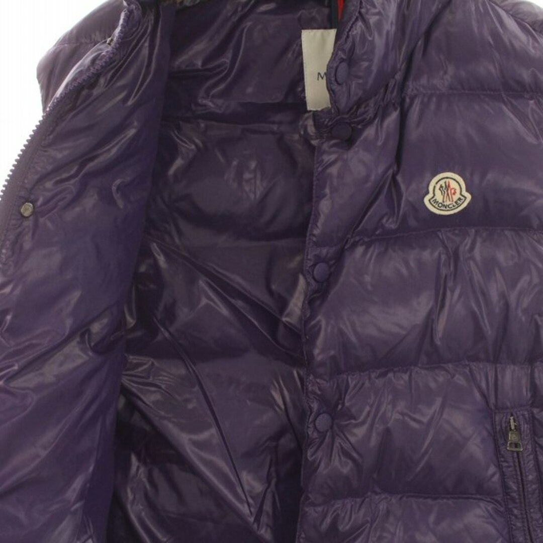 MONCLER(モンクレール)のMONCLER ダウンベスト ワッペン 2 M 紫 43330/50/68959 メンズのジャケット/アウター(ダウンベスト)の商品写真