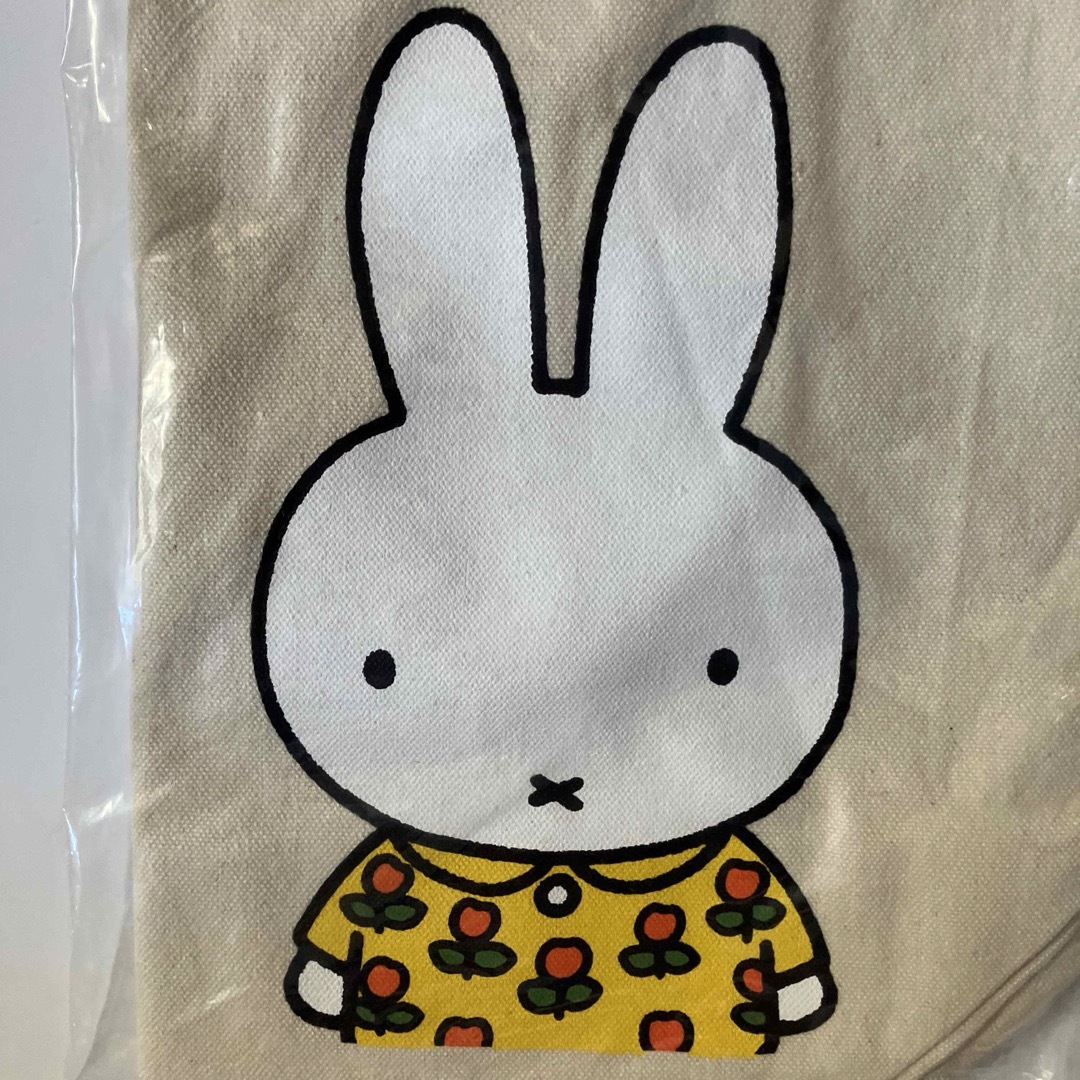 miffy(ミッフィー)の新品未使用 ミッフィー キャンバス生地のトートバッグ 黄色い服 うさこ レディースのバッグ(トートバッグ)の商品写真