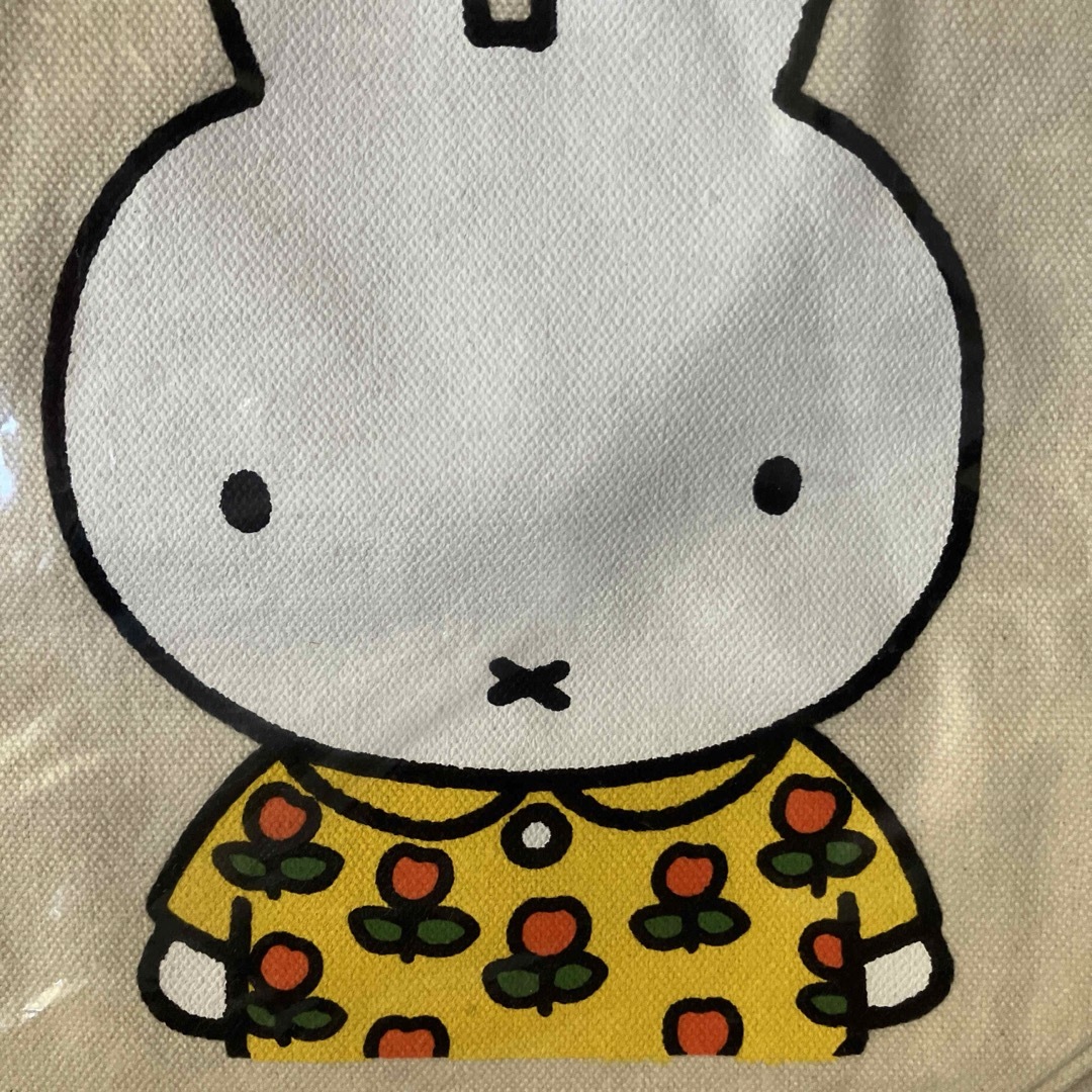 miffy(ミッフィー)の新品未使用 ミッフィー キャンバス生地のトートバッグ 黄色い服 うさこ レディースのバッグ(トートバッグ)の商品写真