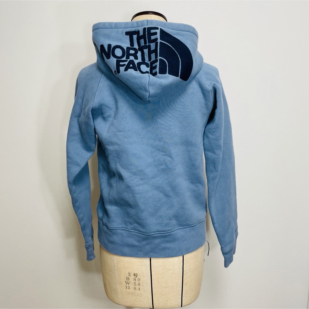 THE NORTH FACE(ザノースフェイス)のTHE NORTH FACE ジップパーカー◎デカロゴ ブルーグレー×紺色 希少 レディースのトップス(パーカー)の商品写真