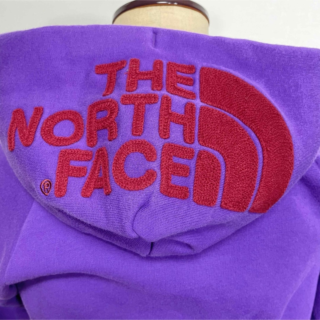 THE NORTH FACE(ザノースフェイス)のTHE NORTH FACE ジップパーカー◎希少 デカロゴ パープル×赤 レディースのトップス(パーカー)の商品写真