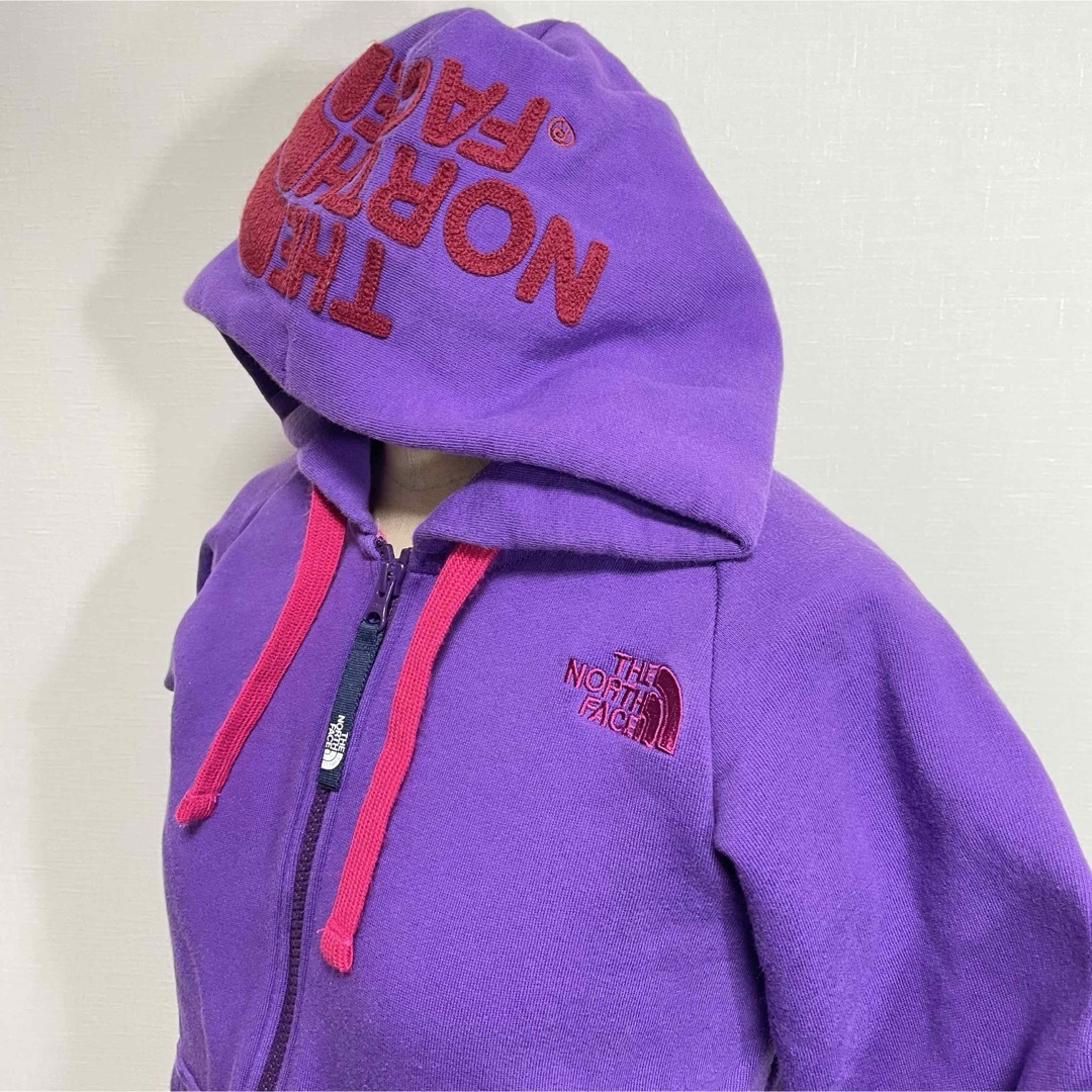 THE NORTH FACE(ザノースフェイス)のTHE NORTH FACE ジップパーカー◎希少 デカロゴ パープル×赤 レディースのトップス(パーカー)の商品写真