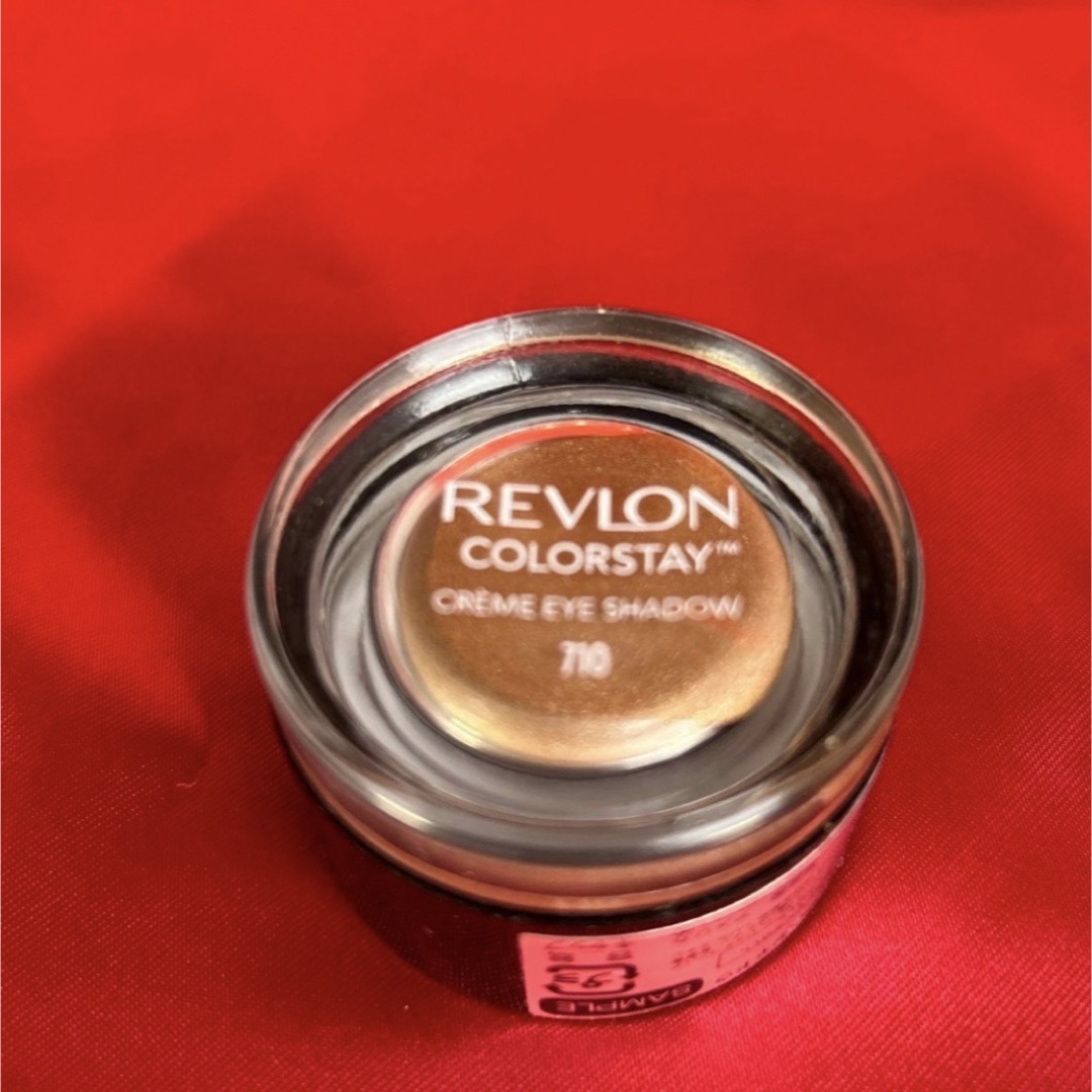 REVLON(レブロン)のレブロン　　アイシャドウ コスメ/美容のベースメイク/化粧品(アイシャドウ)の商品写真