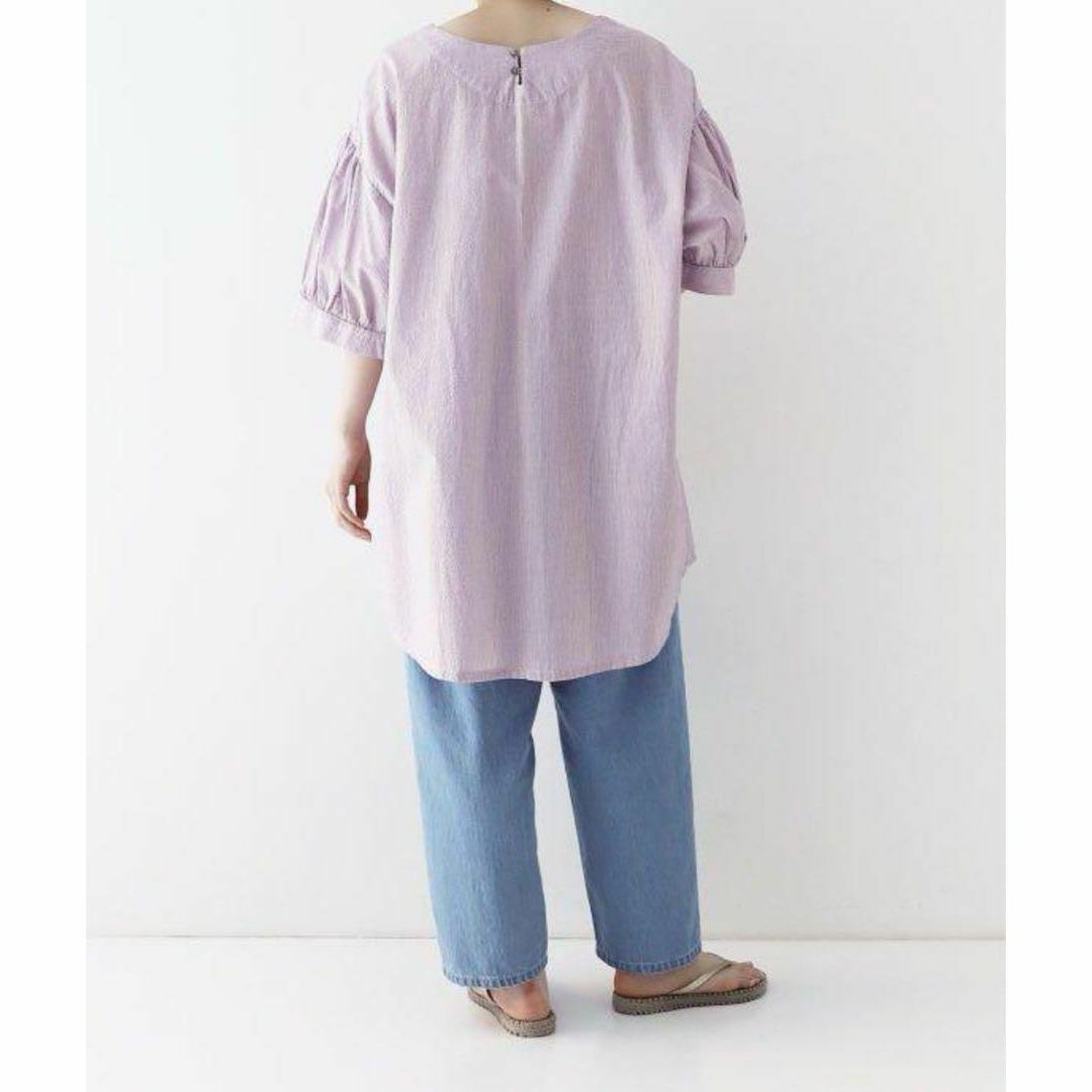 nest Robe(ネストローブ)の✴︎タグ付き・定価17,600円✴︎ シアサッカーストライプブラウス レディースのトップス(シャツ/ブラウス(半袖/袖なし))の商品写真