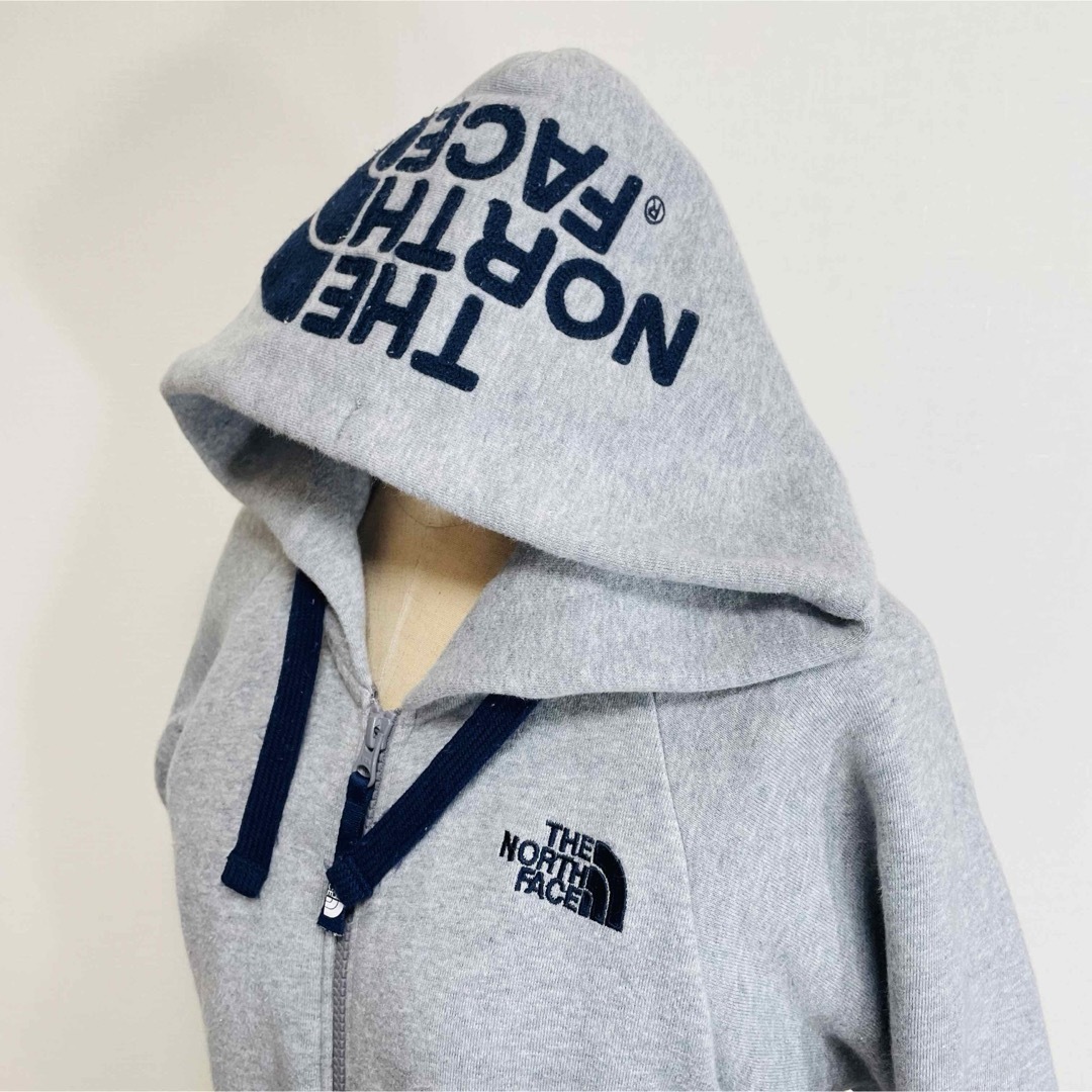 THE NORTH FACE(ザノースフェイス)のTHE NORTH FACE ジップパーカー◎デカロゴ グレー×紺色 希少カラー レディースのトップス(パーカー)の商品写真