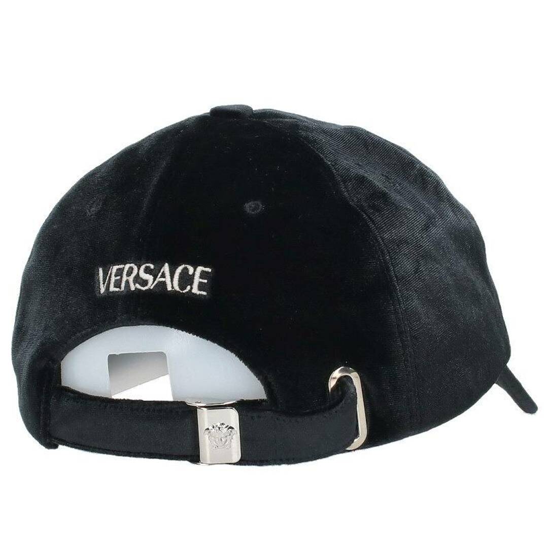 VERSACE(ヴェルサーチ)のヴェルサーチ  1001590 ロゴラインストーン装飾ベロアキャップ メンズ 57 メンズの帽子(キャップ)の商品写真