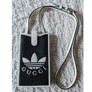 Gucci - GUCCI グッチ×adidas アディダス◆iPhone スマホ ケース 黒