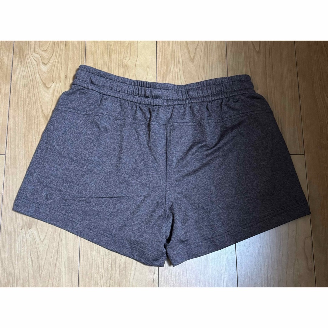 lululemon(ルルレモン)のルルレモン　lululemon ブラウン　ショートパンツ　ヨガ　ジム　ピラティス メンズのパンツ(ショートパンツ)の商品写真